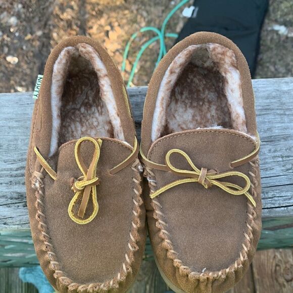 🔥 5/20🔥 Norty Suede Leather Faux Fur Lined slippers Sz 2Y Unisex - Picture 6 of 8